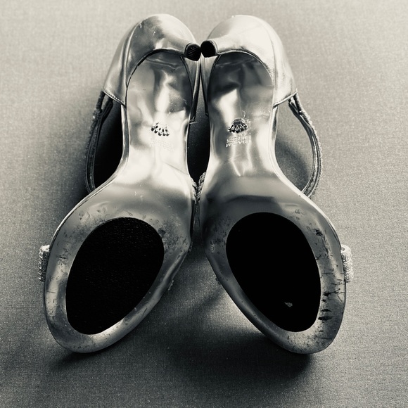 NINA Strappy Heel • Size 7 1/2 • Silver • Worn Once - Picture 8 of 8